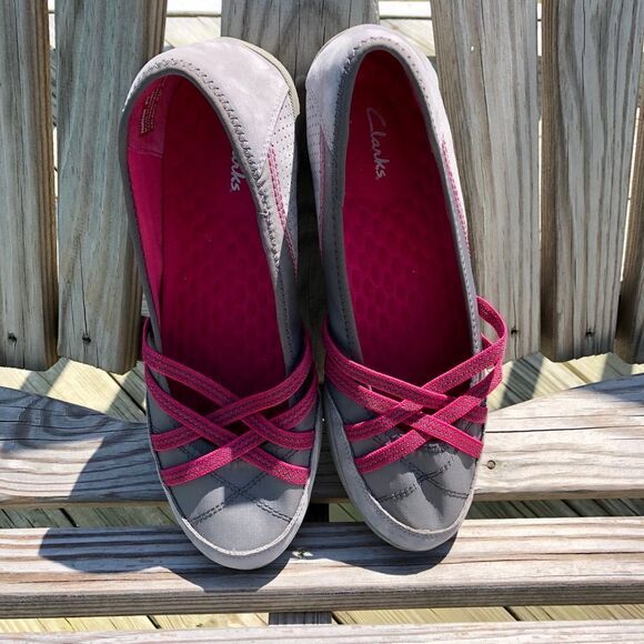 Comfortable Clark shoes in size 91/2 medium - Picture 1 of 3